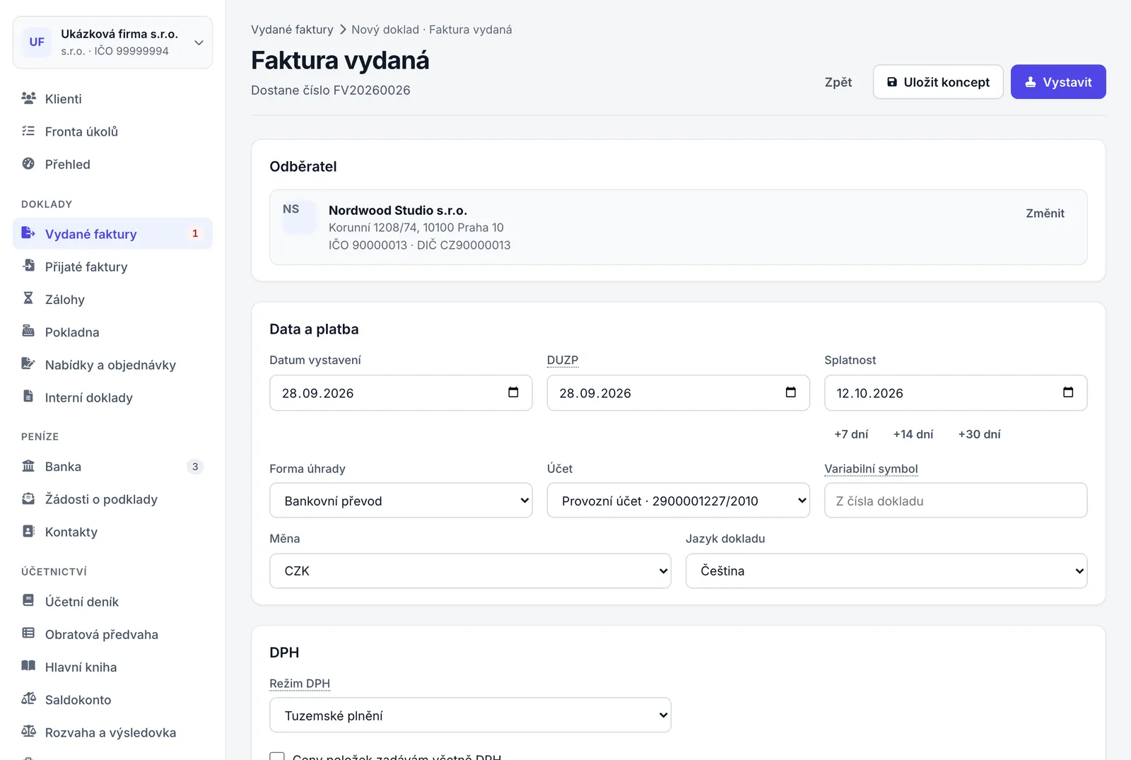 Horní část editoru nové vydané faktury s číslem, které doklad dostane, tlačítky Uložit koncept a Vystavit, odběratelem Nordwood Studio s.r.o. a oddílem Data a platba.