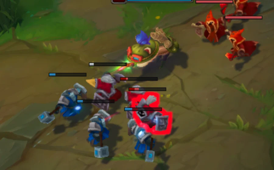 A lane fight near Teemo: one enemy caster minion has a white health bar and a green ring around it.